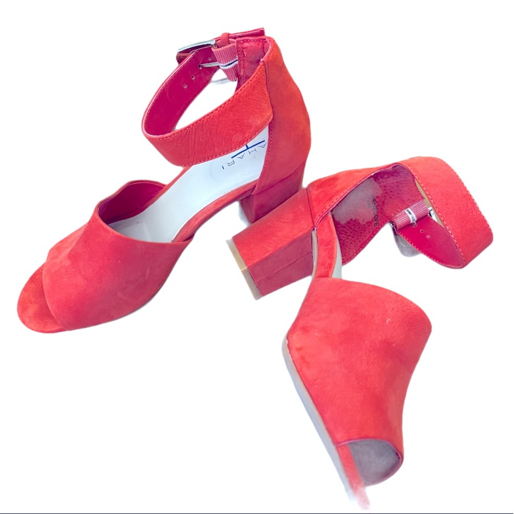 Tahari Penelope Block Heels